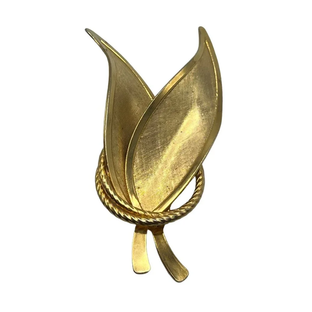 Vintage Brooch 2 Leaves Brushed Gold Tone in Textured Circles Lapel Pin‎